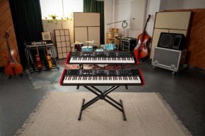 Roland V-Stage 76