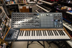 Arturia MatrixBrute